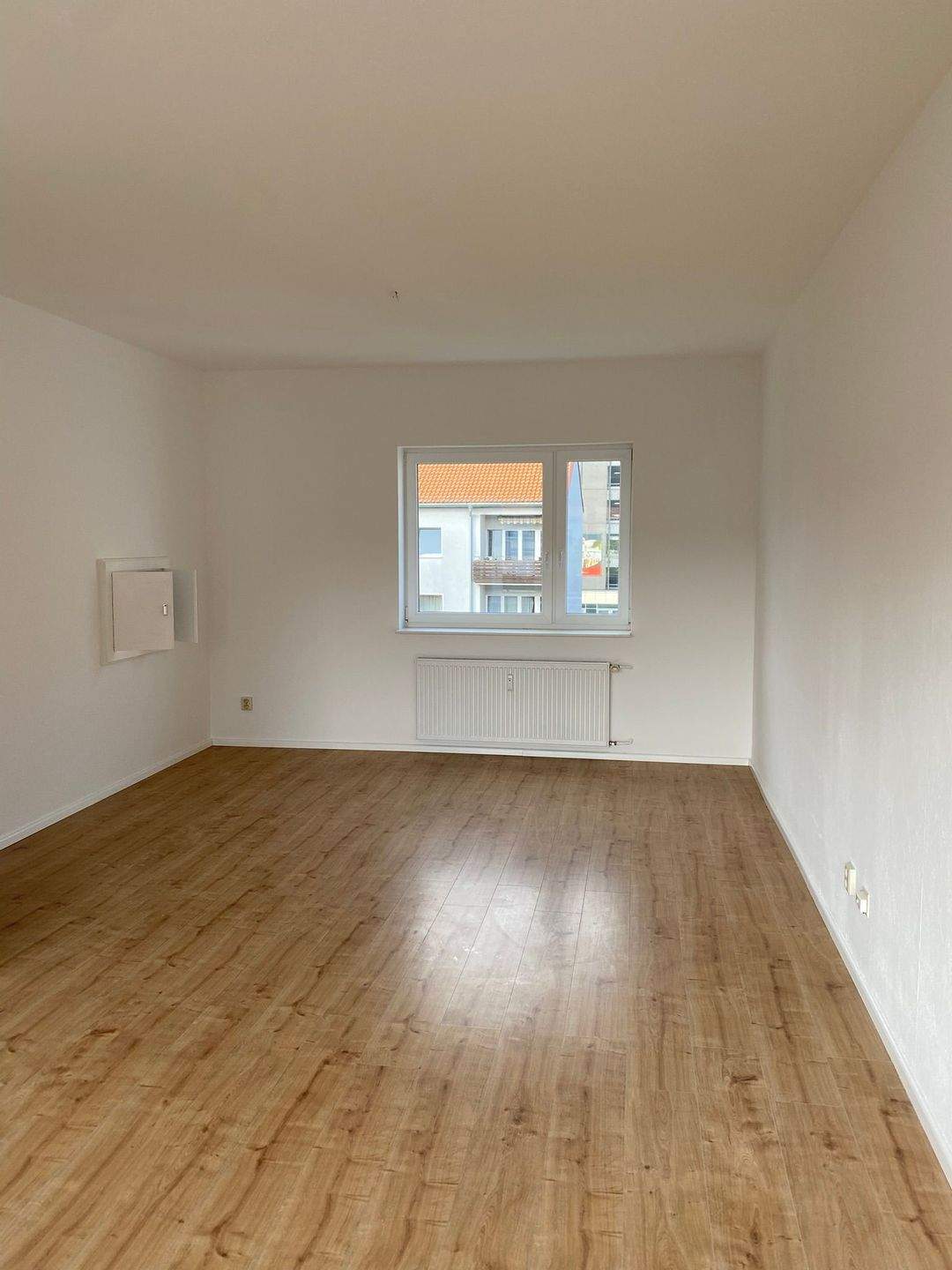 Sonnige renovierte 3 Zimmer Wohnung *Balkon *separater Gartenanteil *Wannenbad mit Fenster *EBK *Abstellraum *Keller