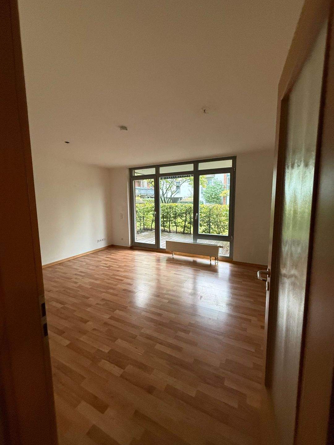 Idyllisch gelegene 2 Zimmer Wohnung *renovierungsbedürftig *Wannenbad *Terrasse *kleiner Keller *EBK