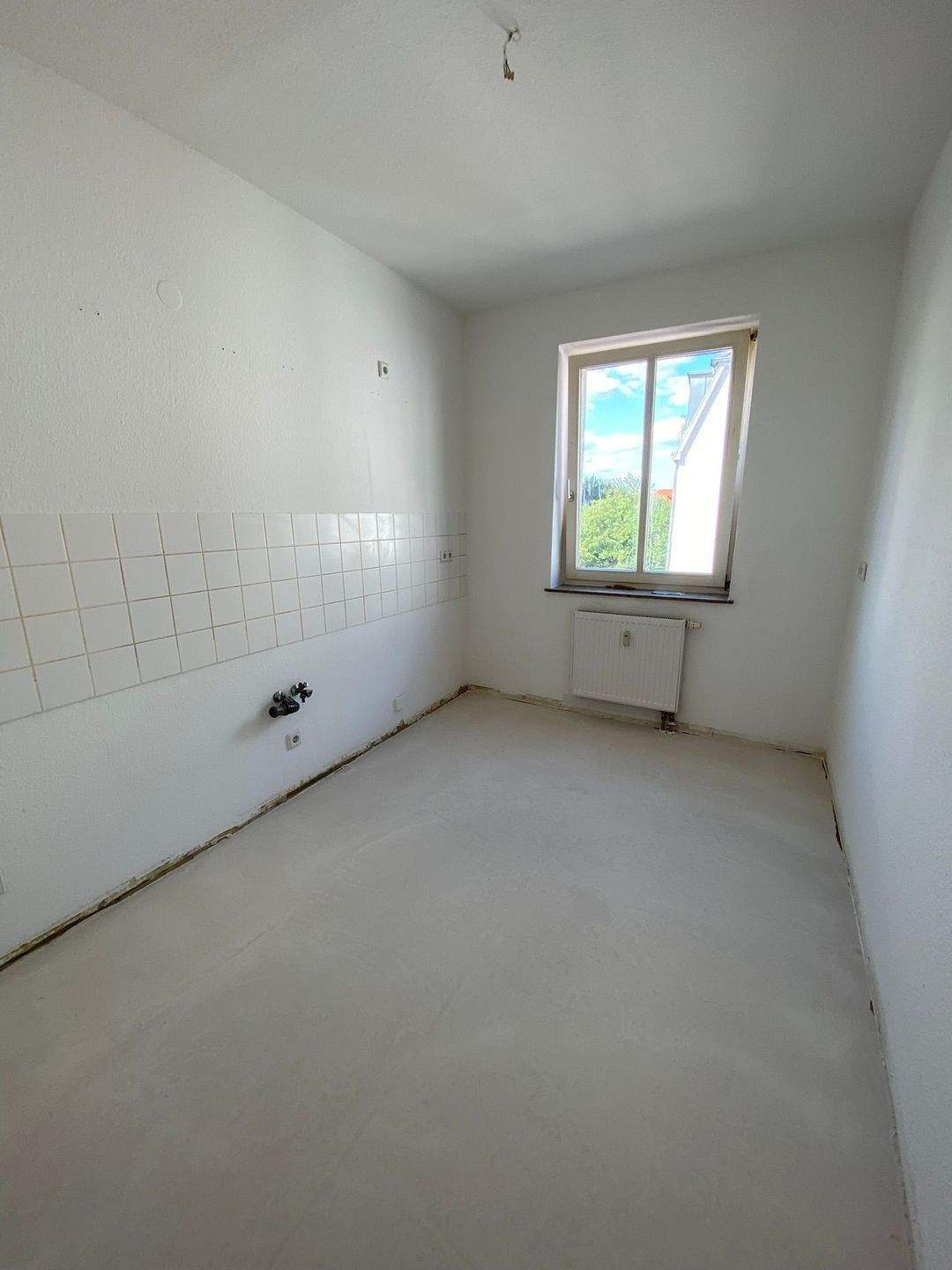 Gemütliche 2 Zimmer Wohnung mit Balkon *Wannenbad mit Fenster *moderner Vinyl (wird gerade verlegt)*Aufzug *Keller