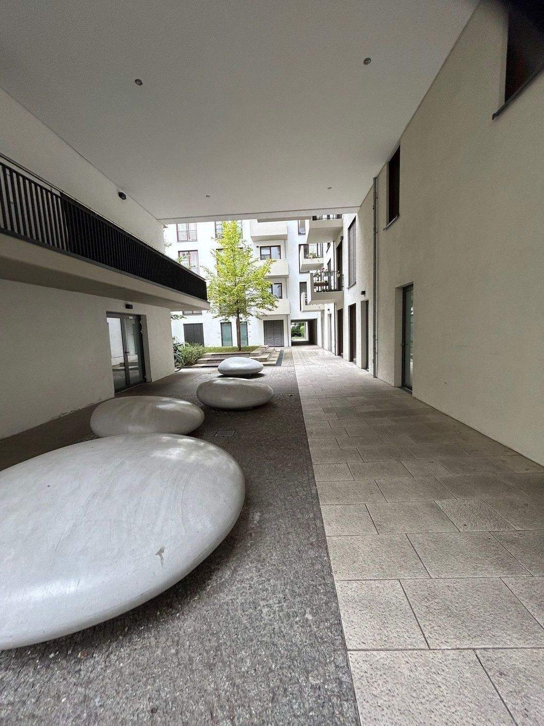 Ruhig gelegene 2 Zimmer Wohnung mit Balkon *modernes Duschbad* Abstellraum *EBK *Parkett *Keller *Aufzug
