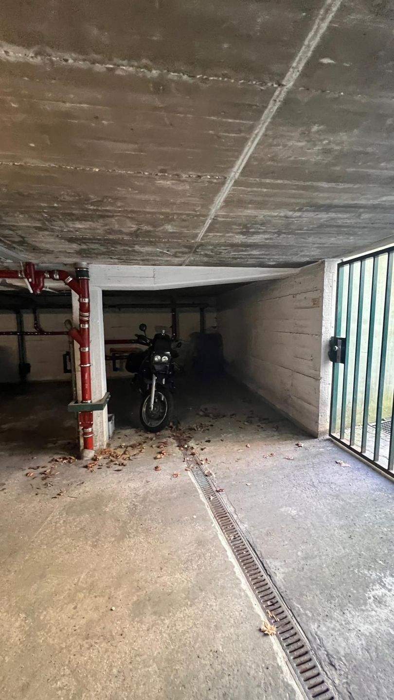 Stellplatz in der Tiefgarage verfügbar ! (Kein SUV /VW Bus möglich)