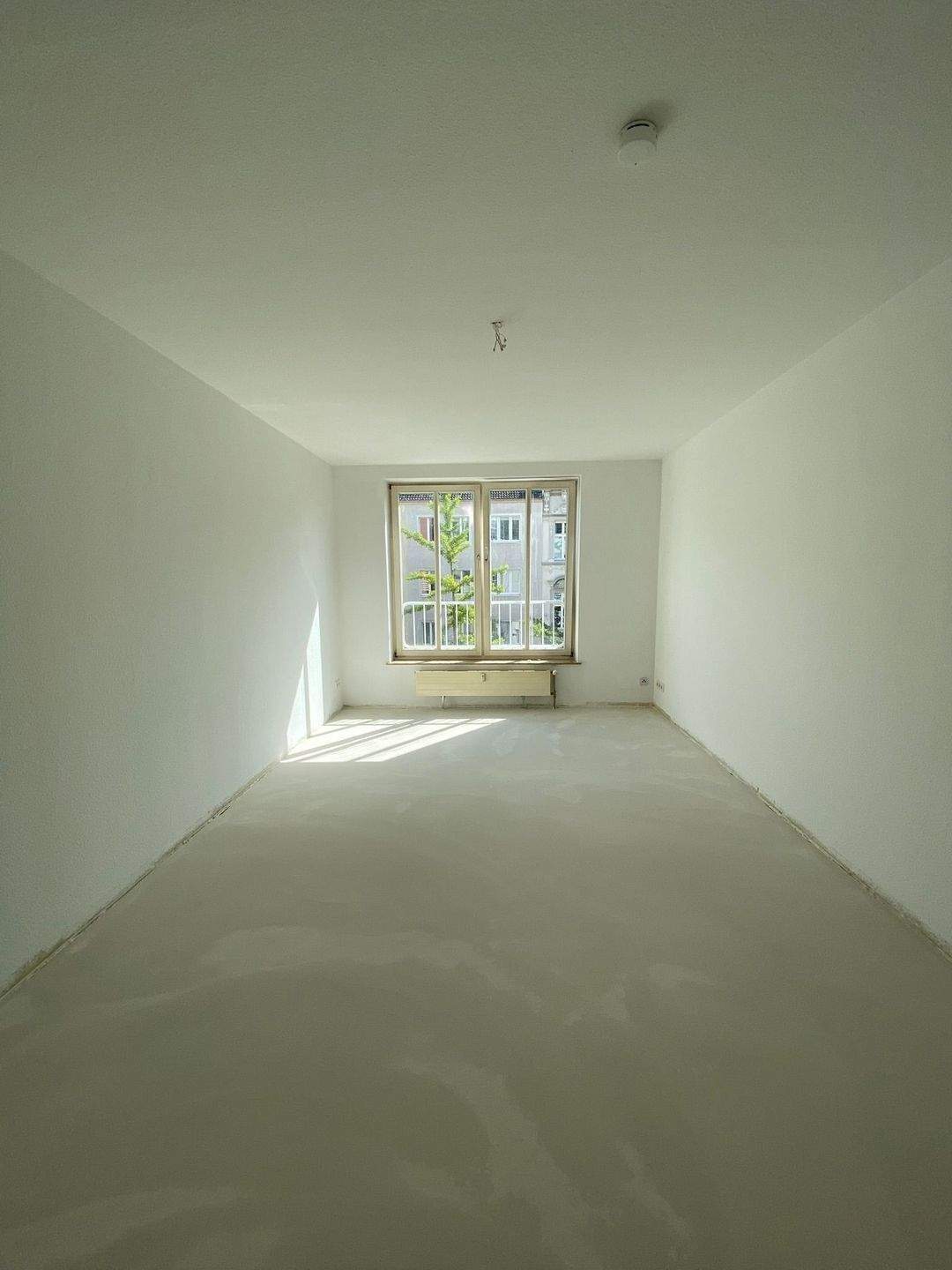 Gemütliche 2 Zimmer Wohnung mit Balkon *Wannenbad mit Fenster *moderner Vinyl (wird gerade verlegt)*Aufzug *Keller