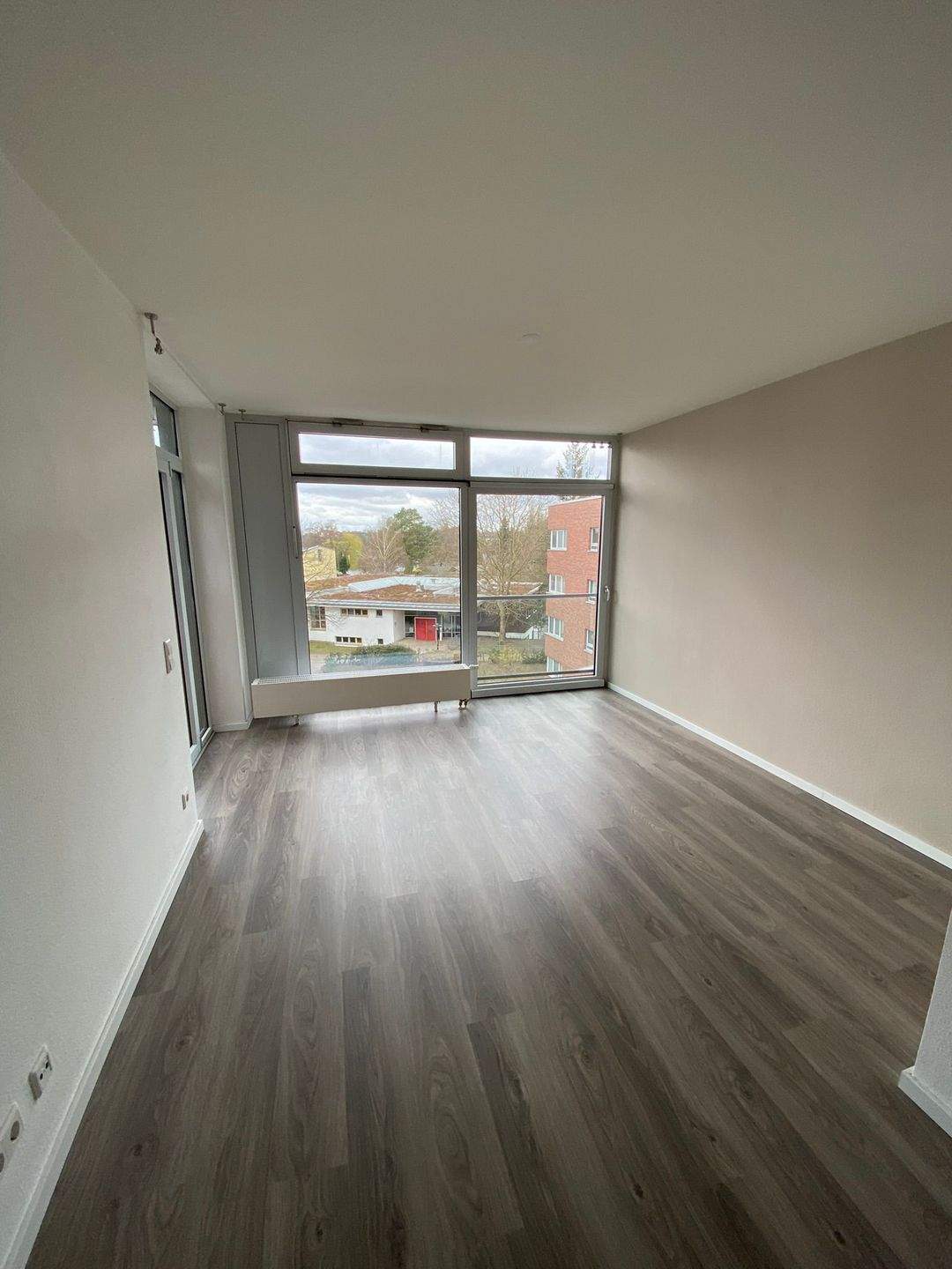 Idyllisch gelegene 2 Zimmer Wohnung *Wannenbad *Abstellraum *Balkon *kleiner Keller *EBK *Aufzug