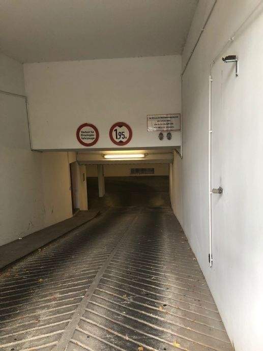 Stopp ... hier gibt es noch einen Tiefgaragenstellplatz