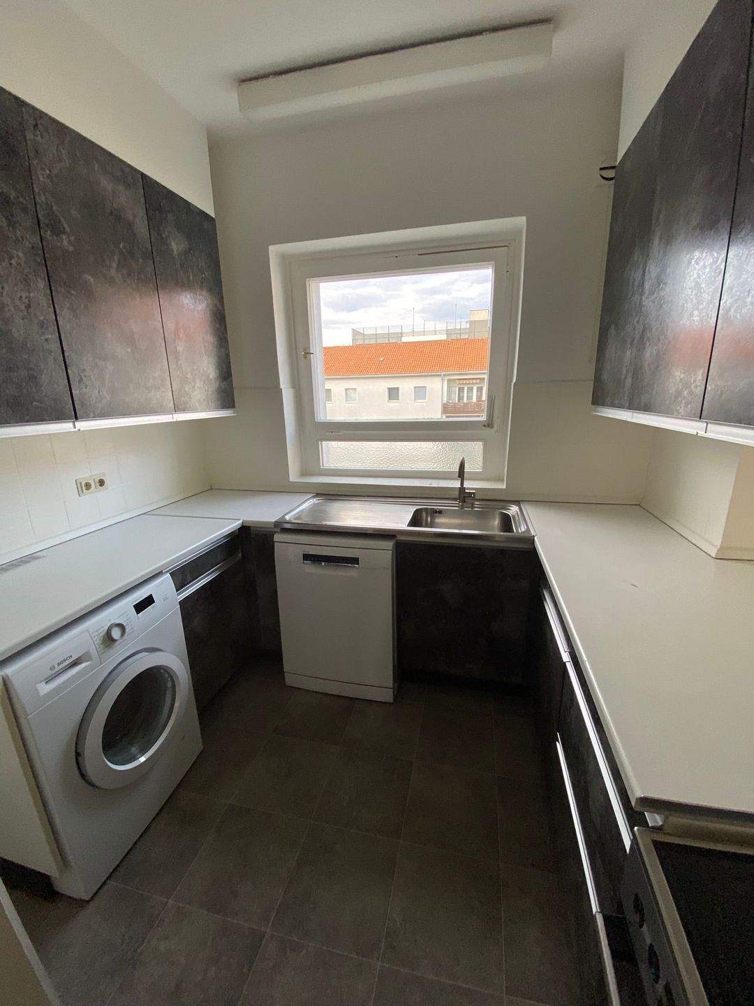 Sonnige renovierte 3 Zimmer Wohnung *Balkon *separater Gartenanteil *Wannenbad mit Fenster *EBK *Abstellraum *Keller