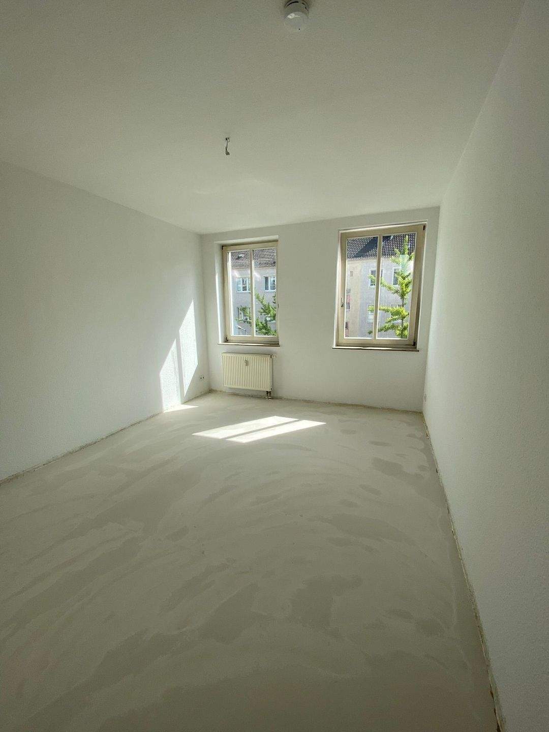 Gemütliche 2 Zimmer Wohnung mit Balkon *Wannenbad mit Fenster *moderner Vinyl (wird gerade verlegt)*Aufzug *Keller