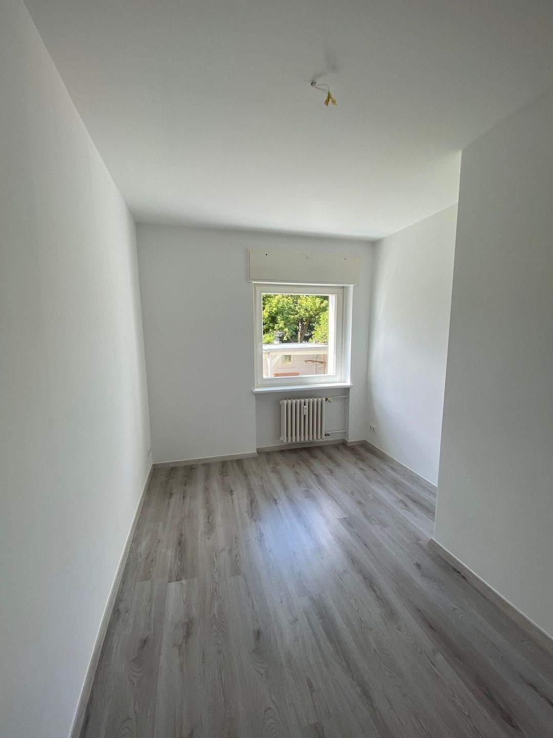 Sonnige renovierte 3 Zimmer Wohnung *Balkon mit Garten *Duschbad mit Fenster *EBK *Abstellraum *Keller