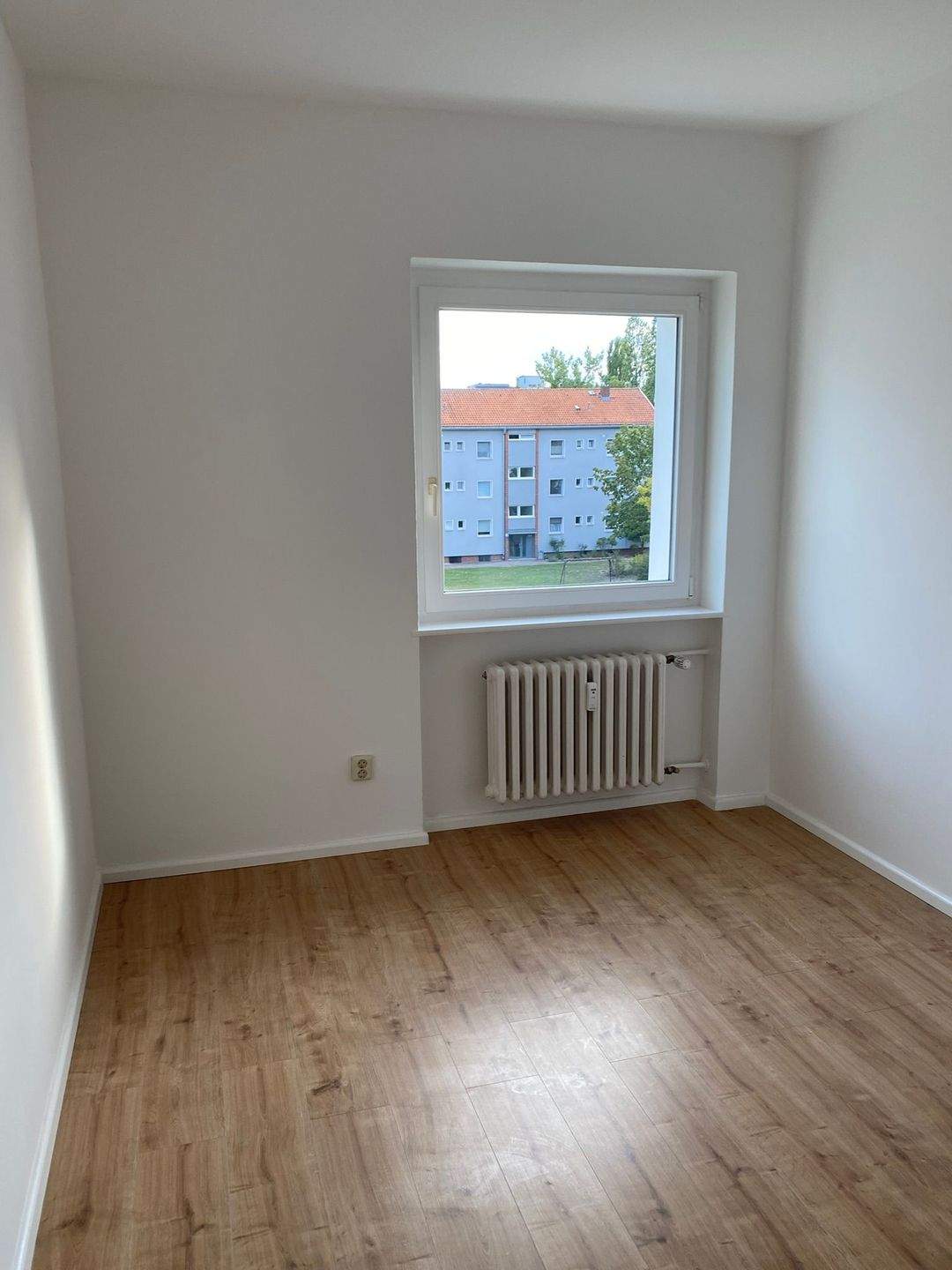 Sonnige renovierte 3 Zimmer Wohnung *Balkon *separater Gartenanteil *Wannenbad mit Fenster *EBK *Abstellraum *Keller