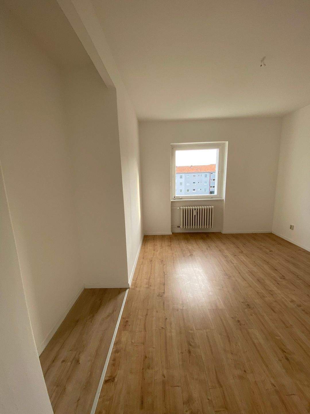 Sonnige renovierte 3 Zimmer Wohnung *Balkon *separater Gartenanteil *Wannenbad mit Fenster *EBK *Abstellraum *Keller