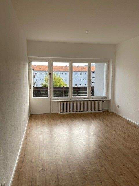 Sonnige renovierte 3 Zimmer Wohnung *Balkon *separater Gartenanteil *Wannenbad mit Fenster *EBK *Abstellraum *Keller