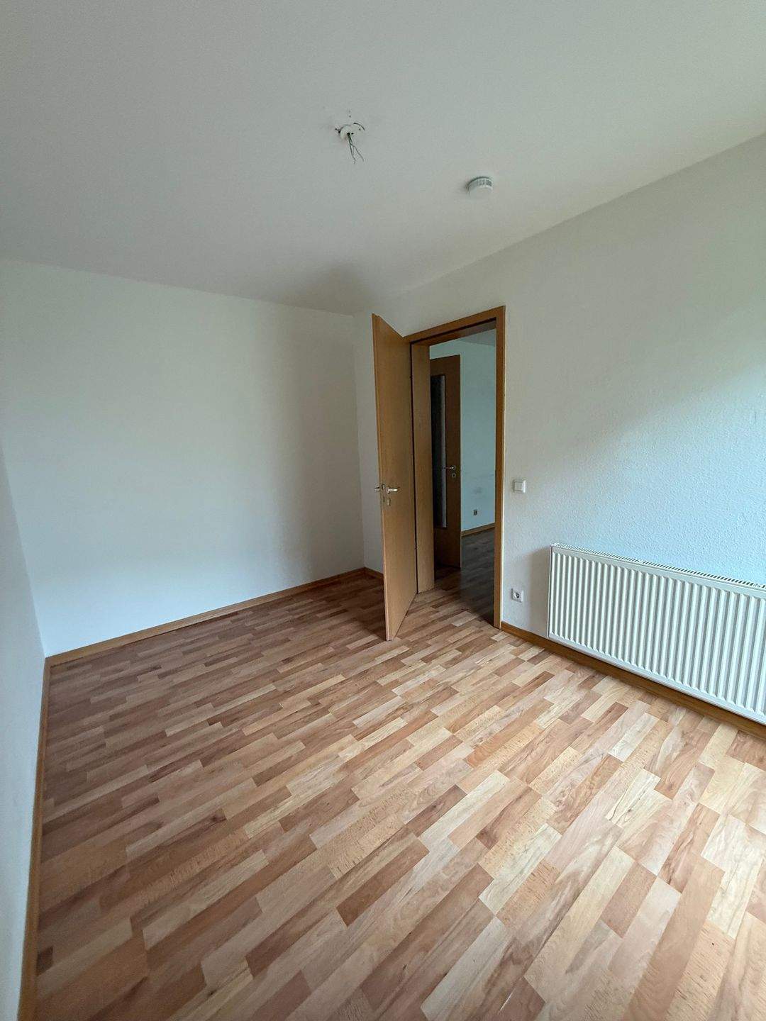 Idyllisch gelegene 2 Zimmer Wohnung *renovierungsbedürftig *Wannenbad *Terrasse *kleiner Keller *EBK