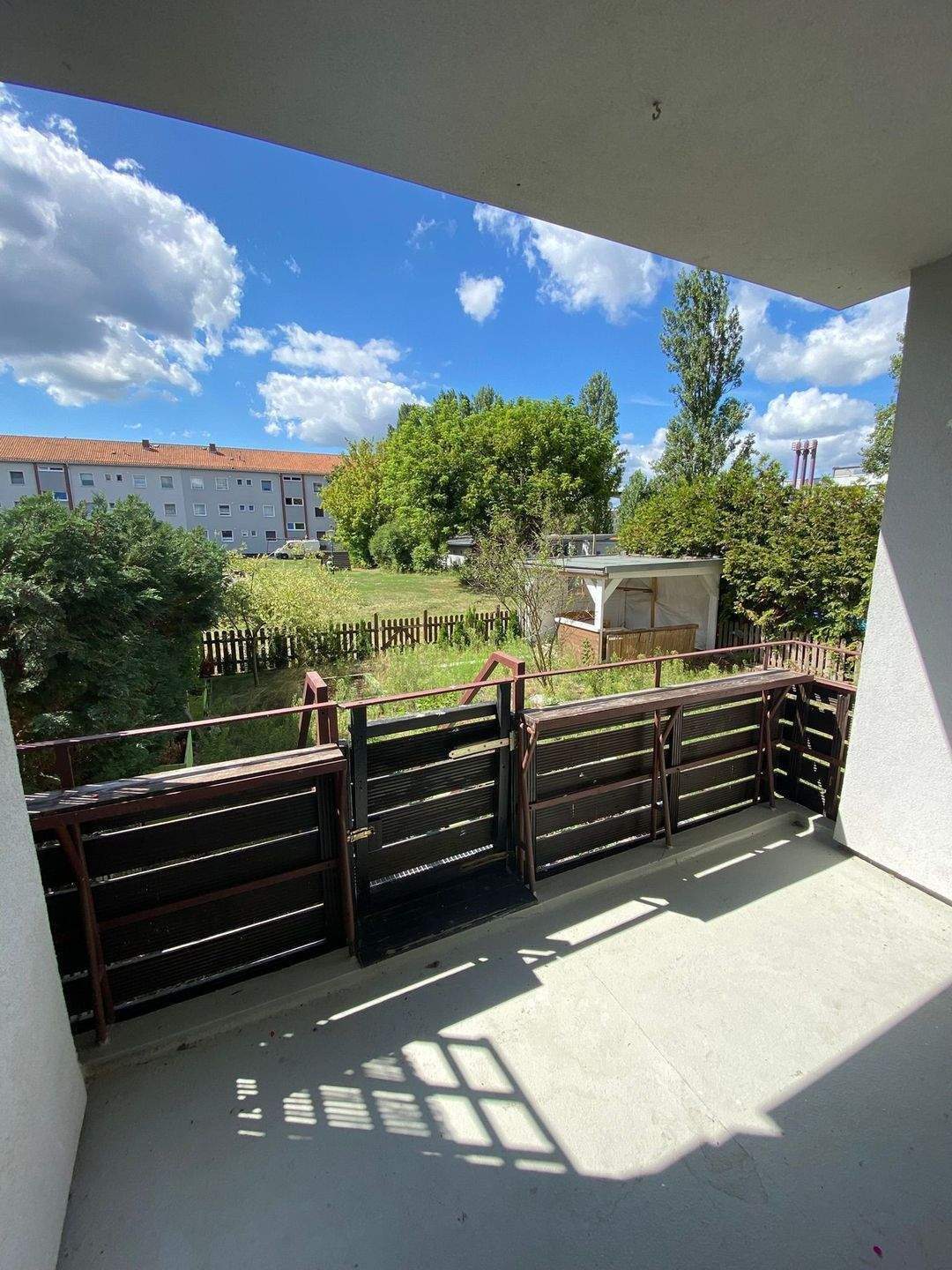 Sonnige renovierte 3 Zimmer Wohnung *Balkon mit Garten *Duschbad mit Fenster *EBK *Abstellraum *Keller