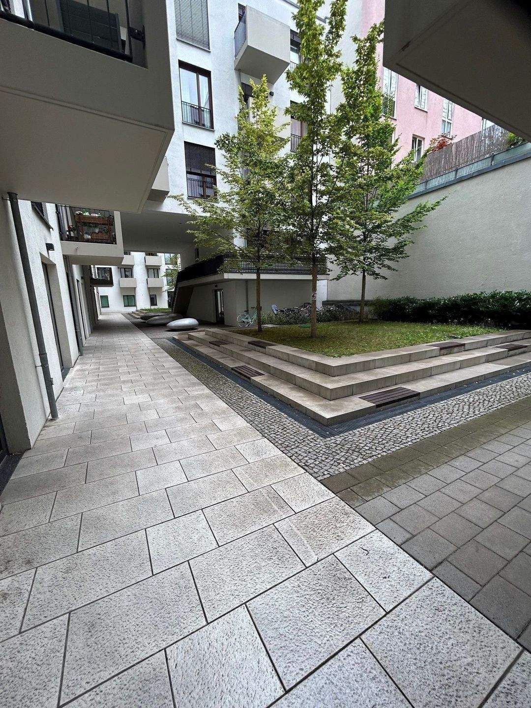 Ruhig gelegene 2 Zimmer Wohnung mit Balkon *modernes Duschbad* Abstellraum *EBK *Parkett *Keller *Aufzug
