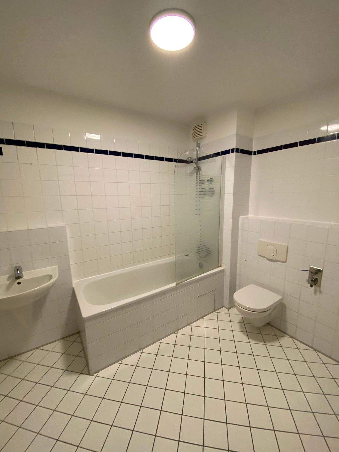Idyllisch gelegene 2 Zimmer Wohnung *Wannenbad *Abstellraum *Balkon *kleiner Keller *EBK *Aufzug