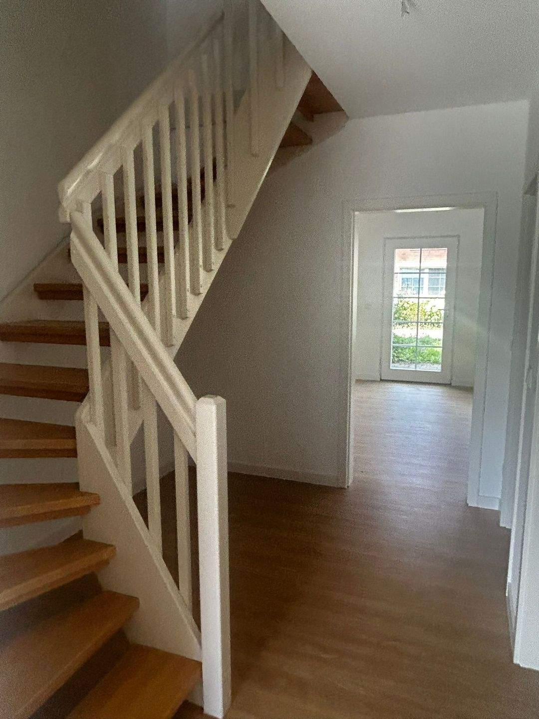 Familiärere Wohnanlage 4 Zimmer Reihenmittelhaus *Terrasse mit kleinem Garten *Balkon *Wohnküche *Wannenbad *Gäste WC*Stellplatz