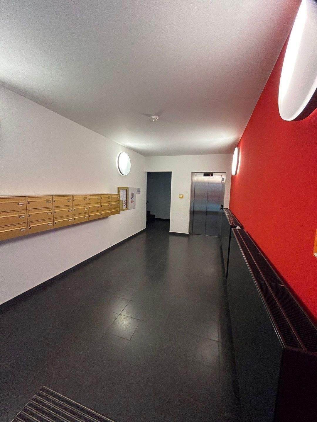 Ruhig gelegene 2 Zimmer Wohnung mit Balkon *modernes Duschbad* Abstellraum *EBK *Parkett *Keller *Aufzug