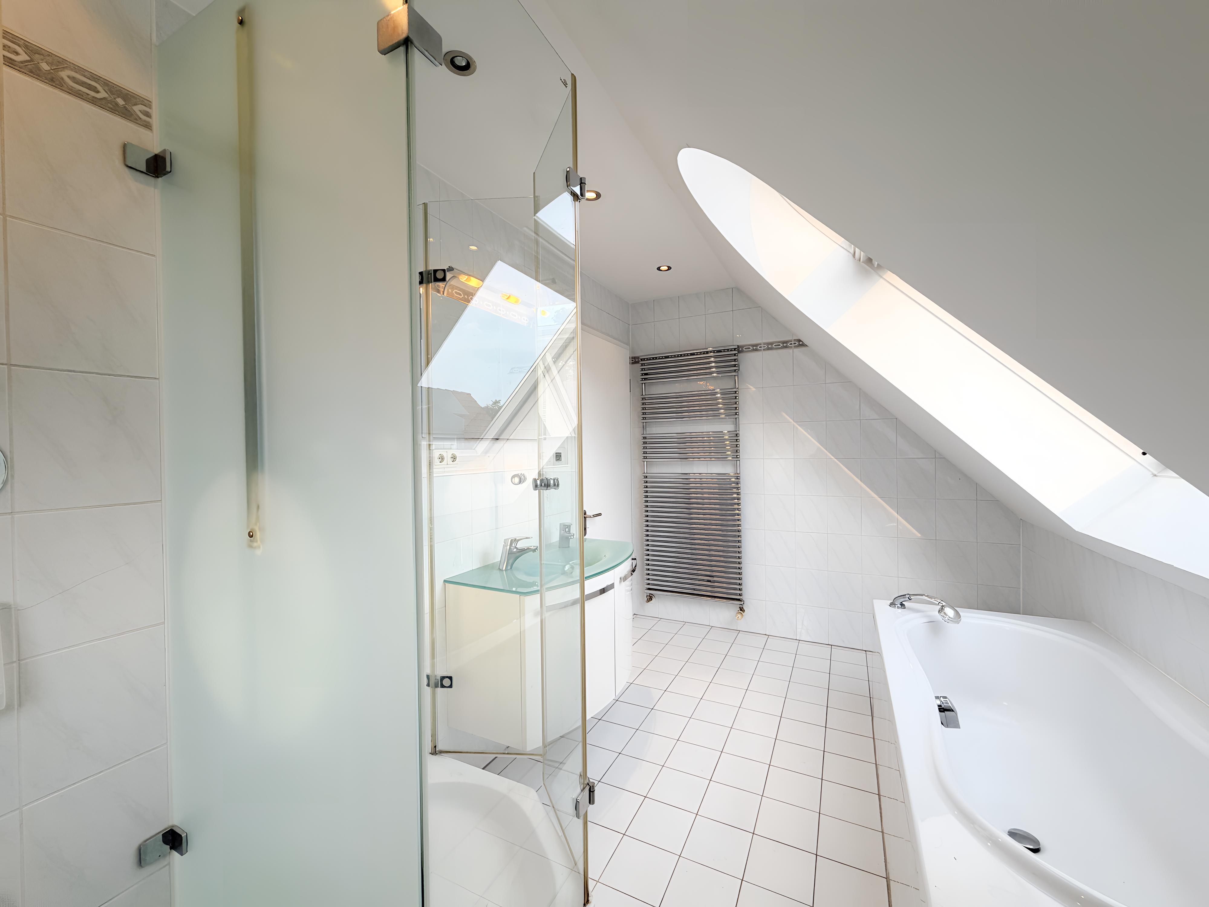 3,5 Zimmer - teilsaniert - sofort bezugsfrei - Ihr Wohn/(t)raum!