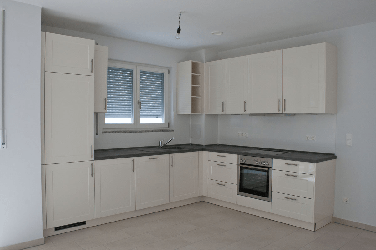 Schwabing-West: Großzügige 2 Zi. Wohnung mit Süd-Balkon