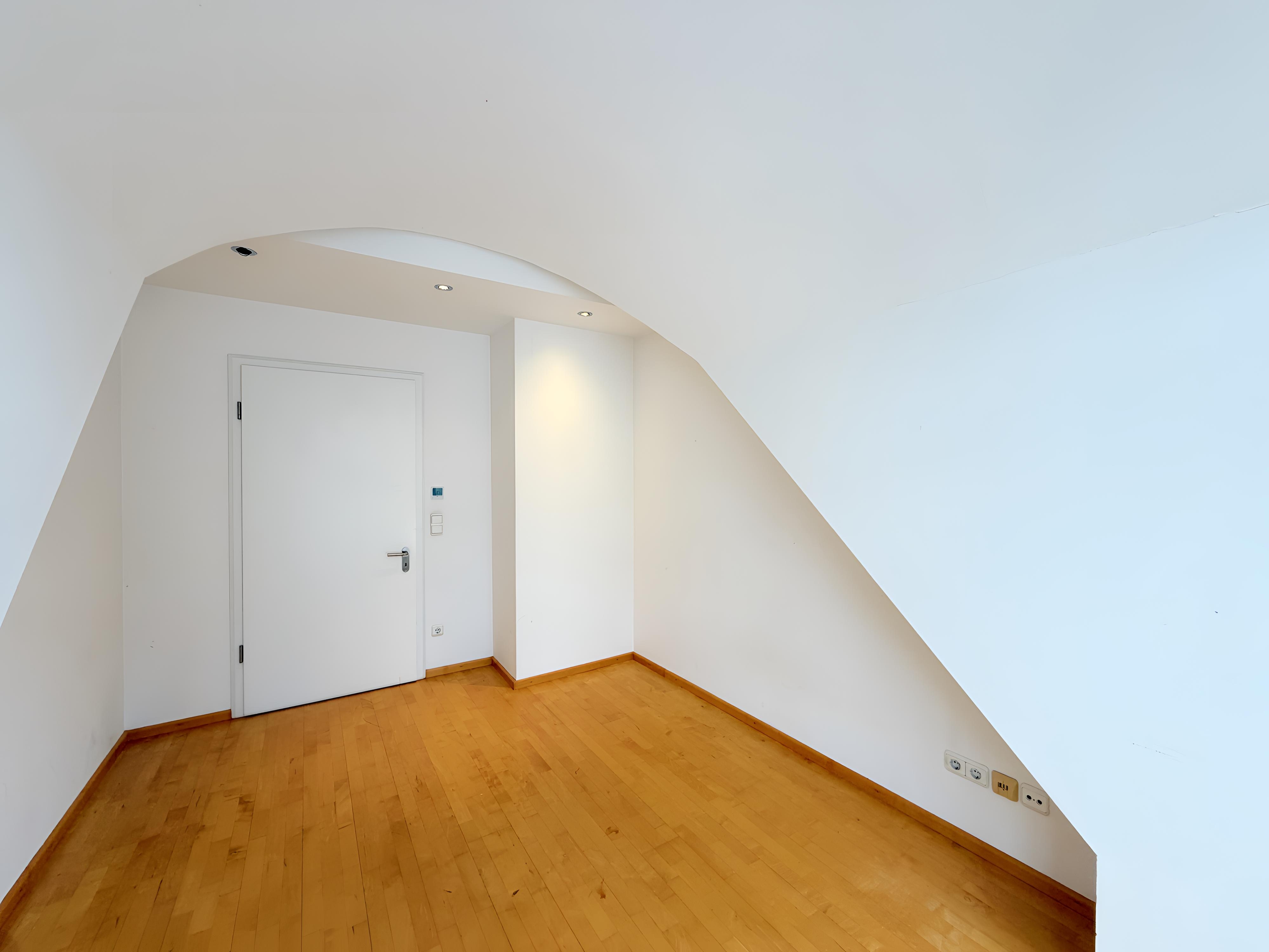 3,5 Zimmer - teilsaniert - sofort bezugsfrei - Ihr Wohn/(t)raum!