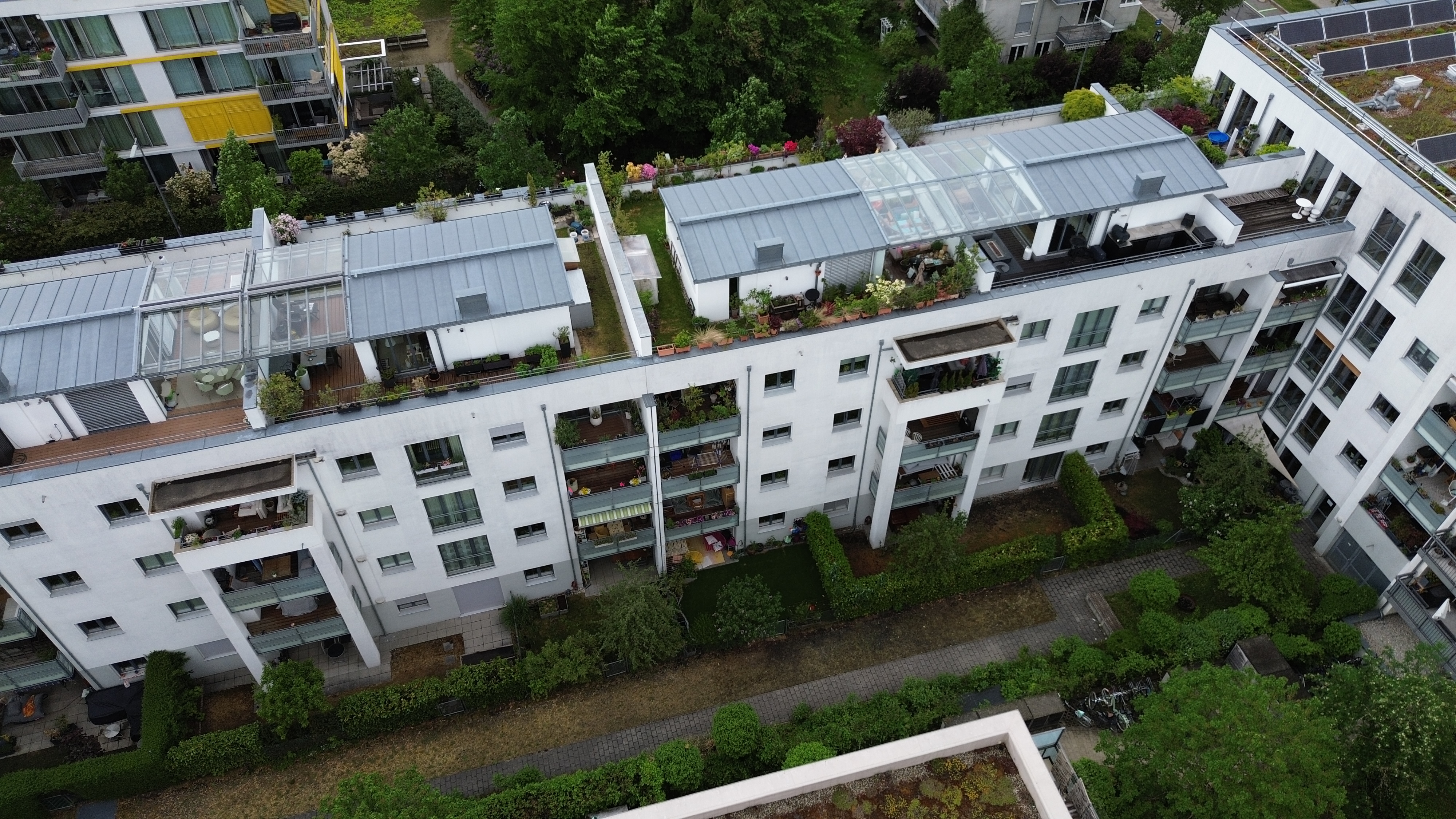 Schwabing-West: Großzügige 2 Zi. Wohnung mit Süd-Balkon