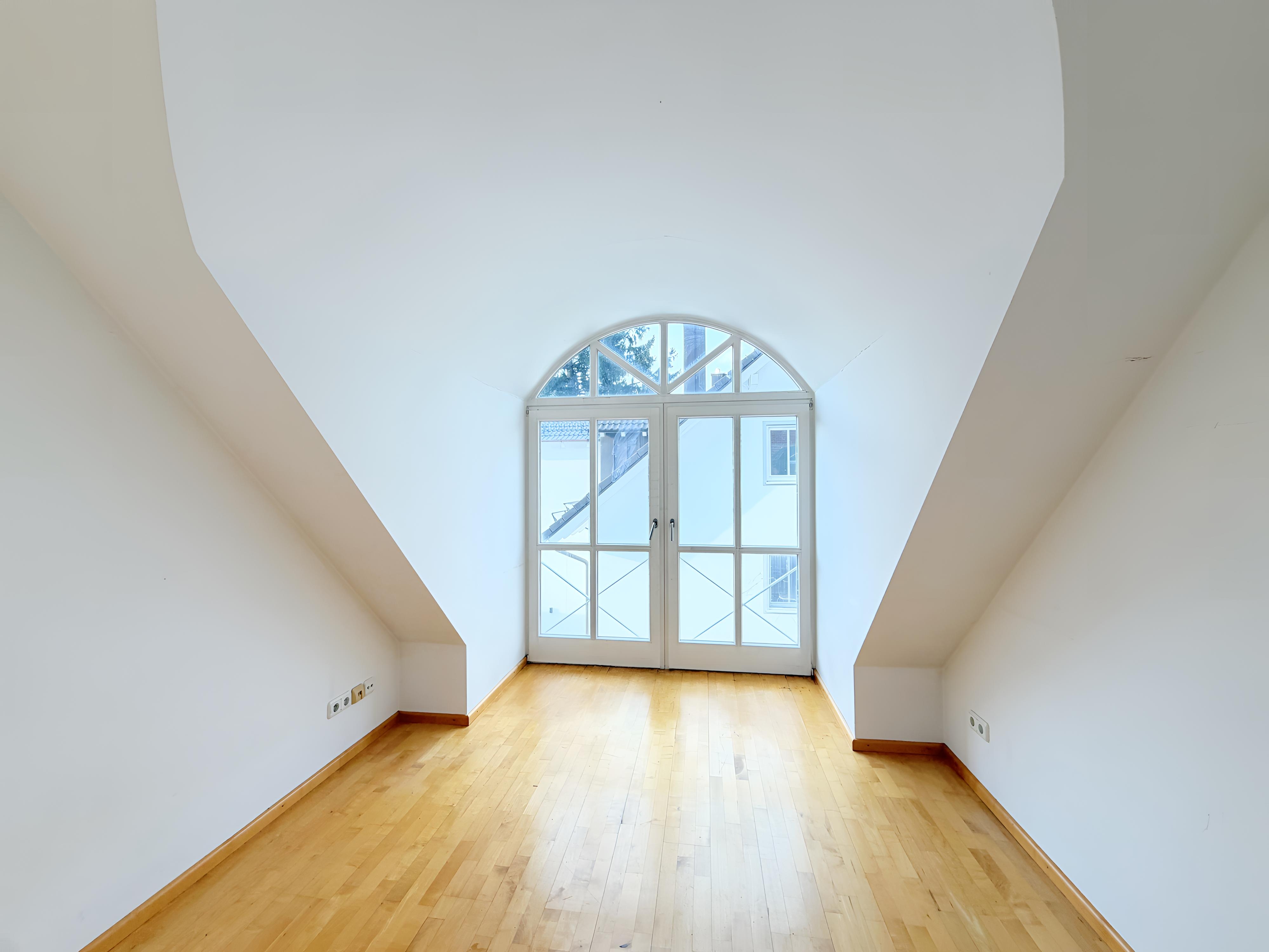3,5 Zimmer - teilsaniert - sofort bezugsfrei - Ihr Wohn/(t)raum!