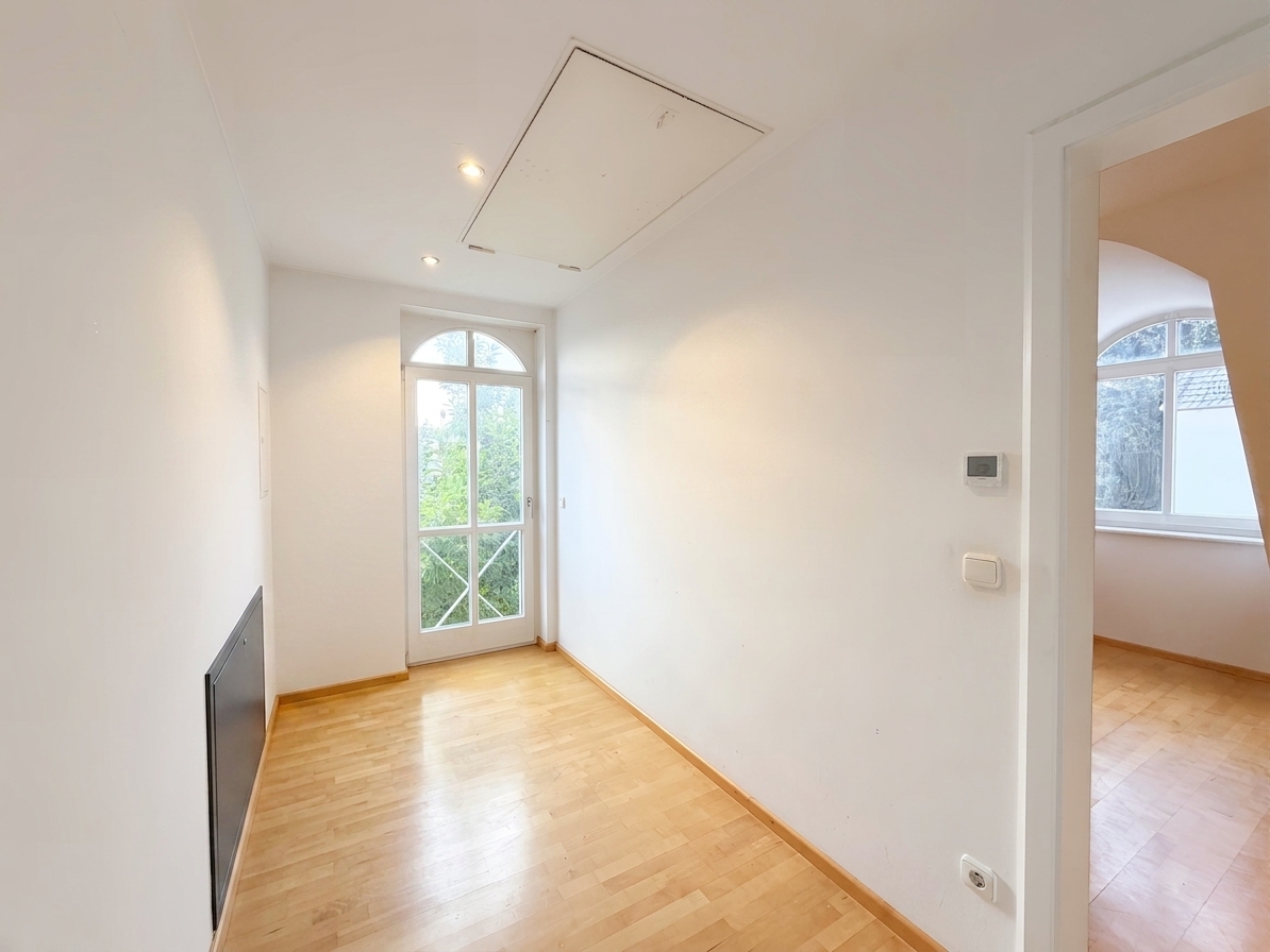 3,5 Zimmer - teilsaniert - sofort bezugsfrei - Ihr Wohn/(t)raum!