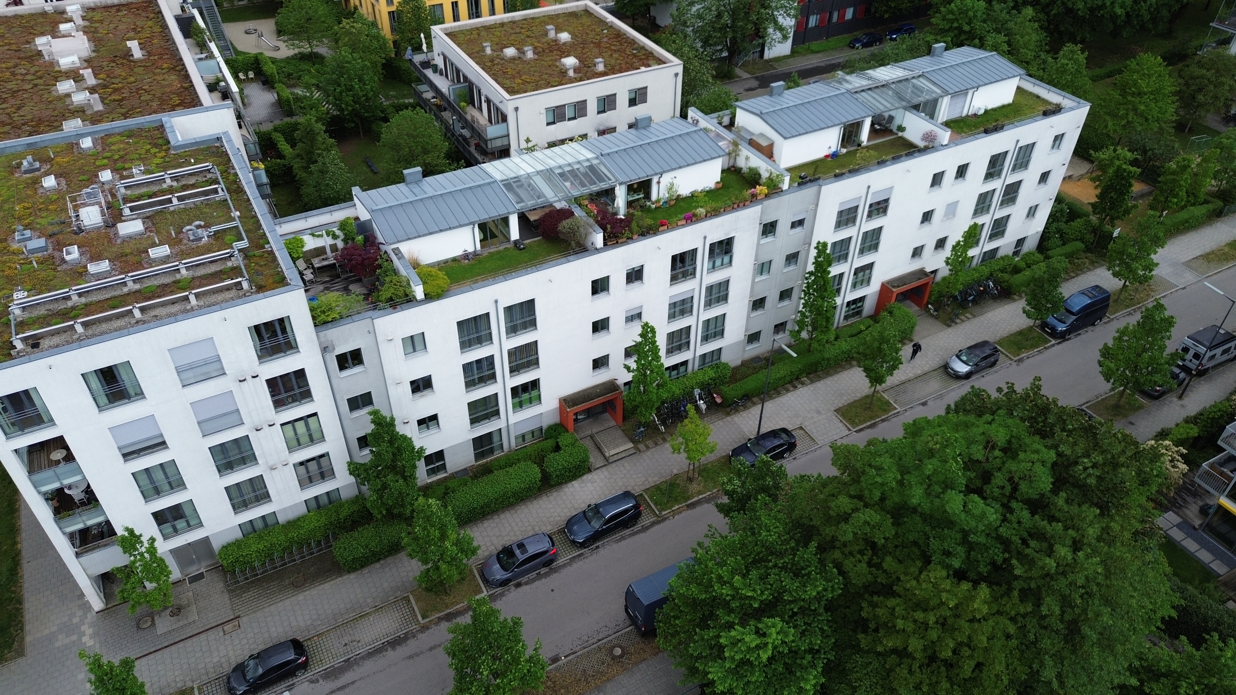 Schwabing-West: Großzügige 2 Zi. Wohnung mit Süd-Balkon